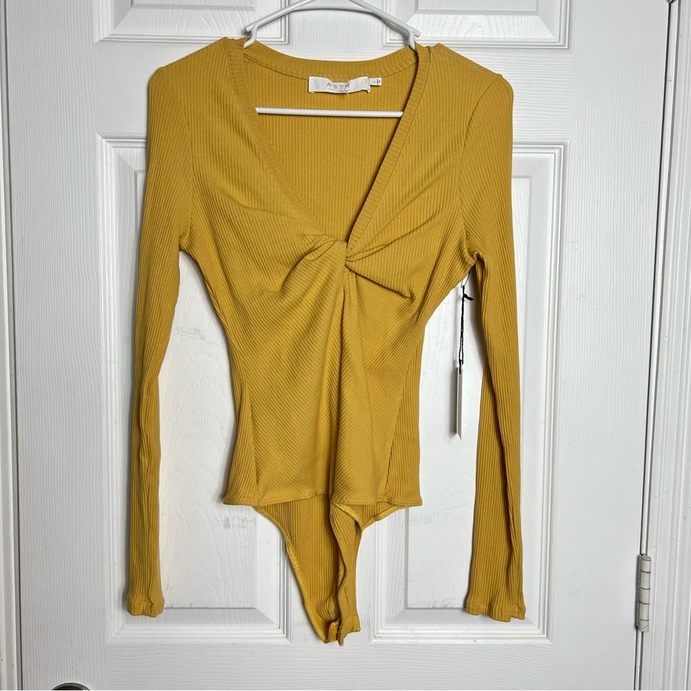 NWT ASTR | Ribbed Twist Front Bodysuit Mustard L